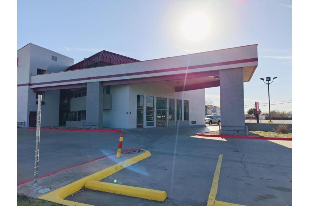 Travelers Inn By Oyo Wichita Falls Exterior photo