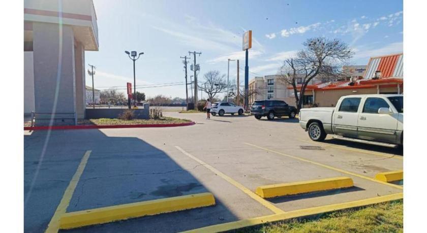 Travelers Inn By Oyo Wichita Falls Exterior photo
