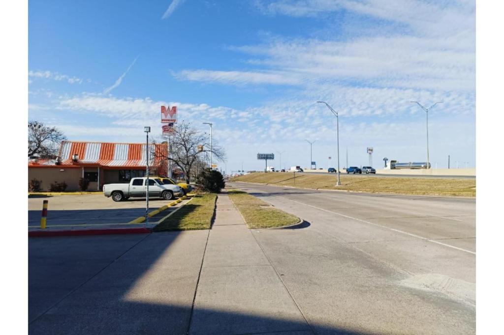 Travelers Inn By Oyo Wichita Falls Exterior photo